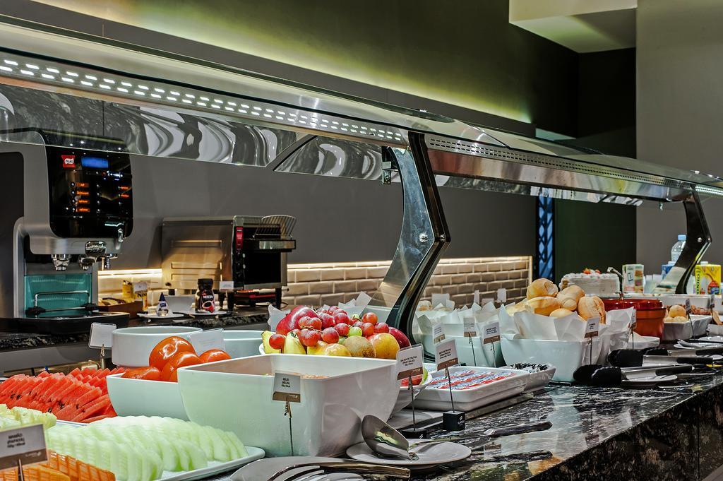 Hotel Atlantico Prime Rio de Janeiro Buitenkant foto Breakfast buffet at a luxury hotel